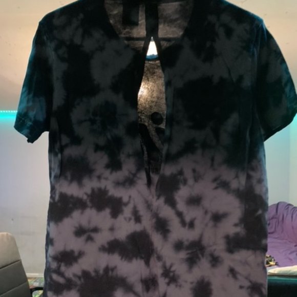 Victoria’s Secret pink tie dye T-shirts with slit in the back - Picture 5 of 5